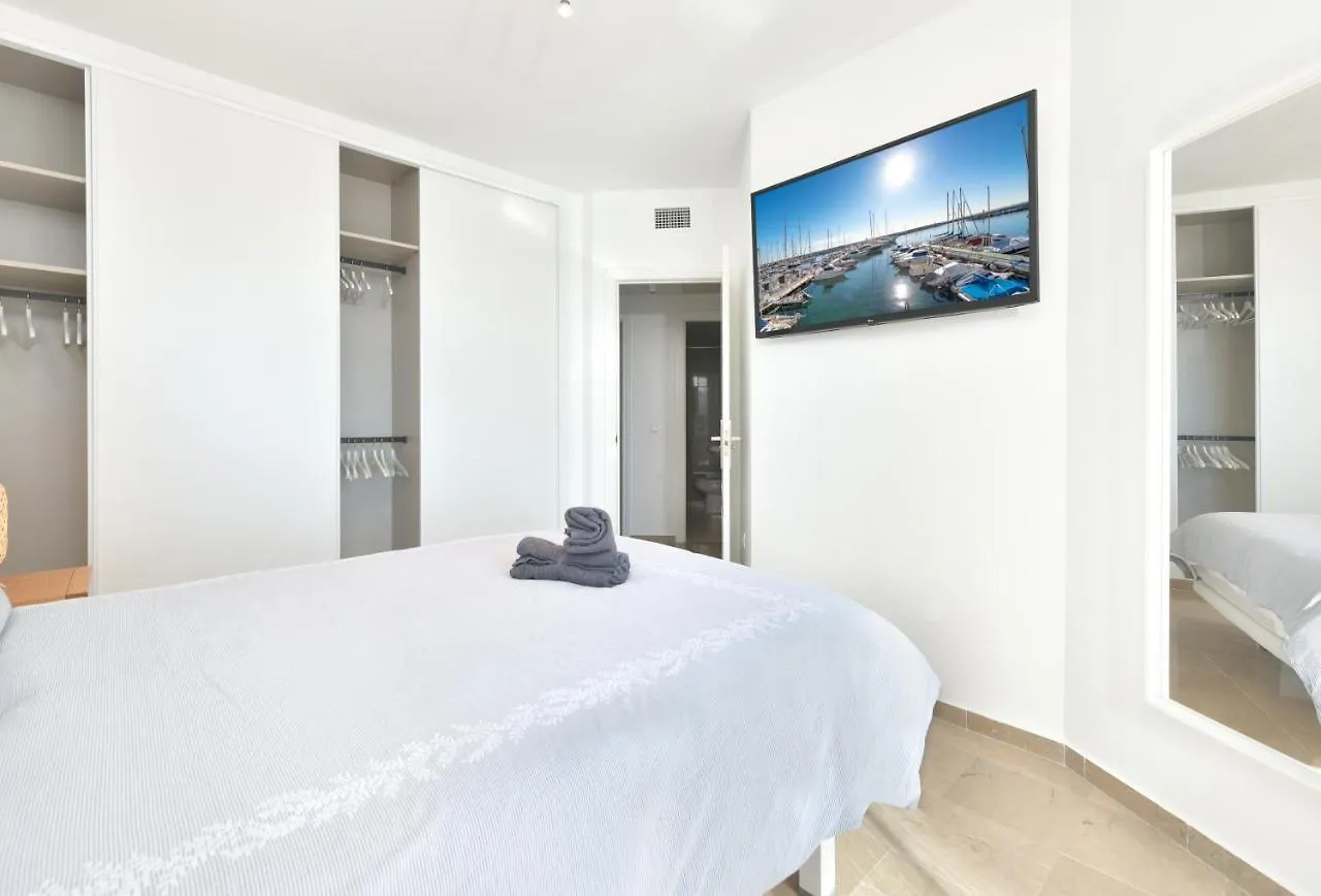 Charming Beachfront Apartment In Estepona Marina