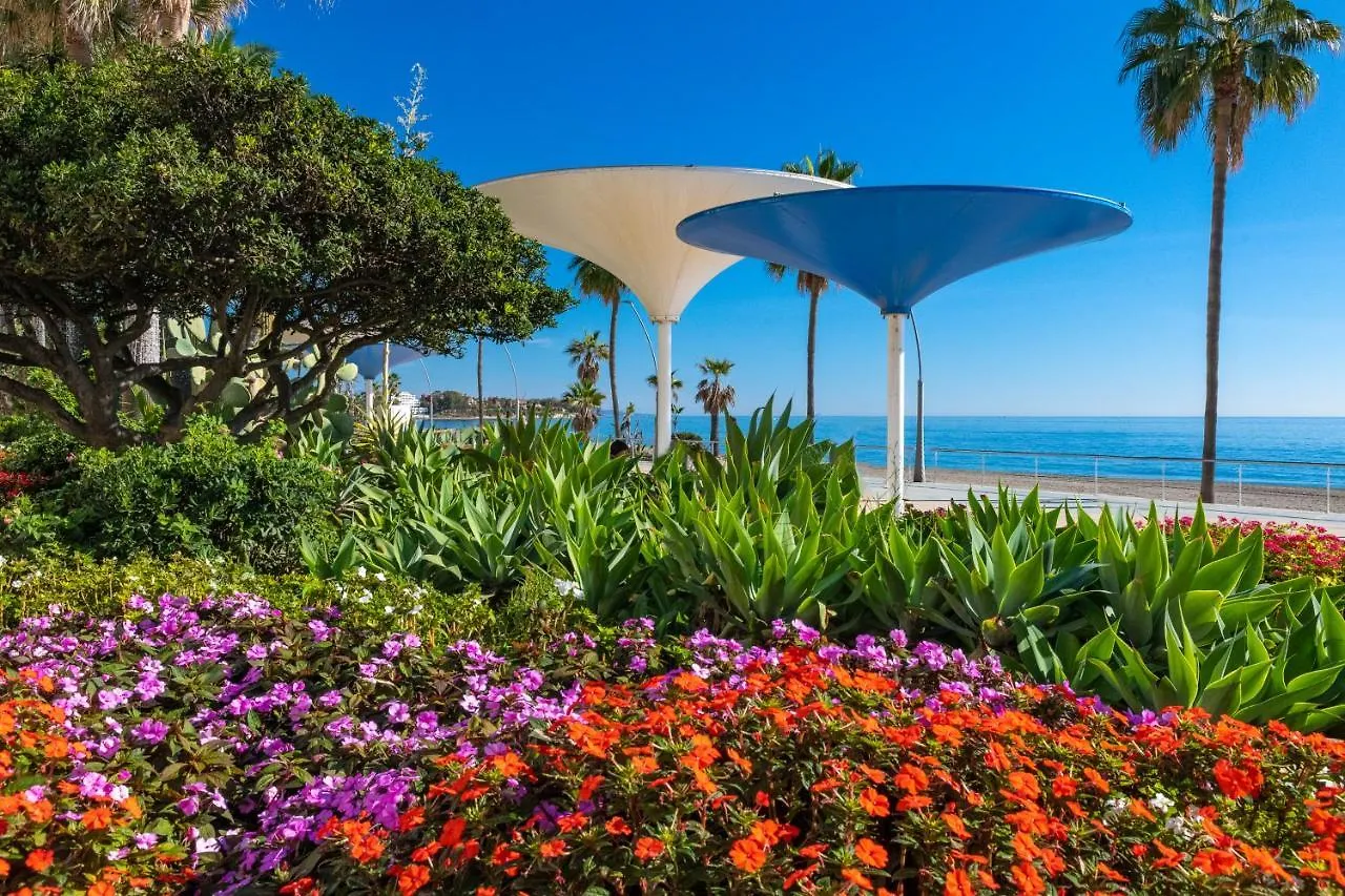 Charming Beachfront Apartment In Estepona Marina