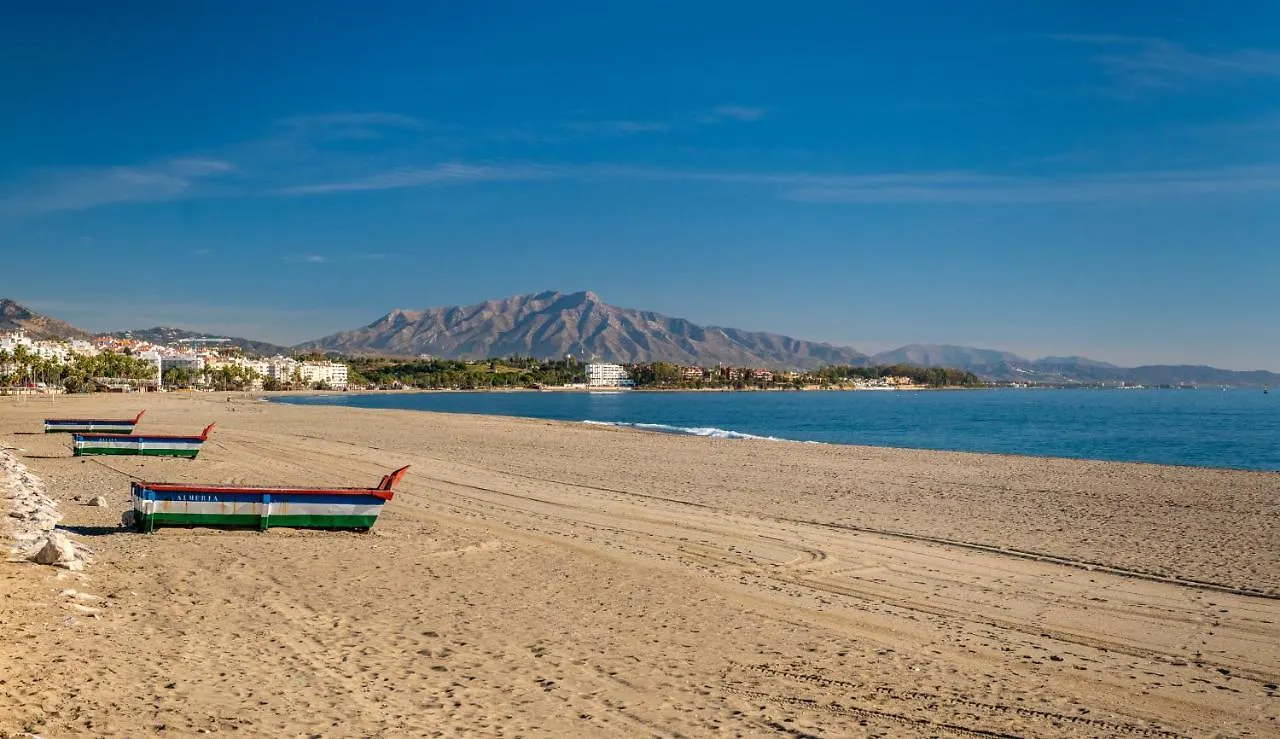 Charming Beachfront Apartment In Estepona Marina